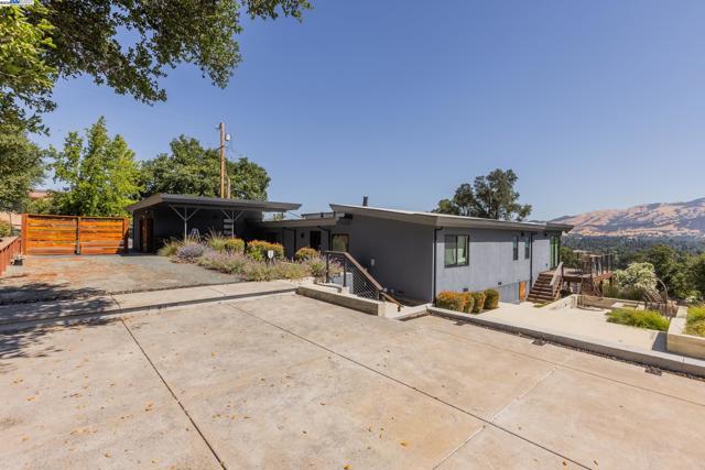 5 Sky Terrace, Danville CA: https://media.crmls.org/mediaz/340c447f-ed4d-4d5d-9da2-383587e90948.jpg
