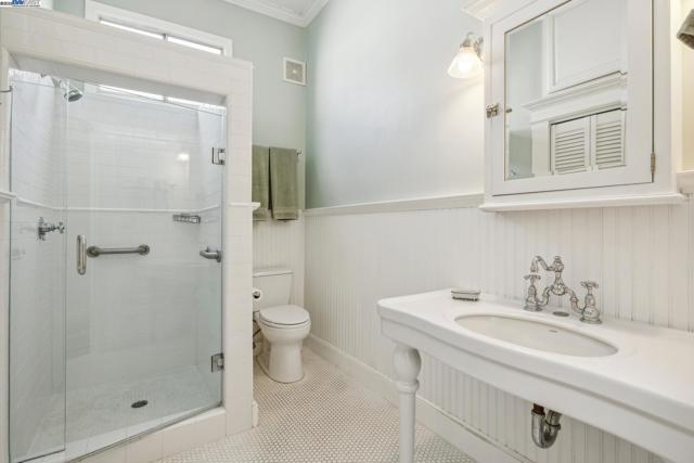 2070 Bush St, San Francisco CA: https://media.crmls.org/mediaz/340d3e49-27f5-4792-ae08-d22b97cb81a2.jpg