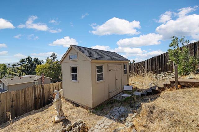 464 Archglen Way, San Jose CA: https://media.crmls.org/mediaz/340d4617-b966-486e-8d7b-729c0382c228.jpg