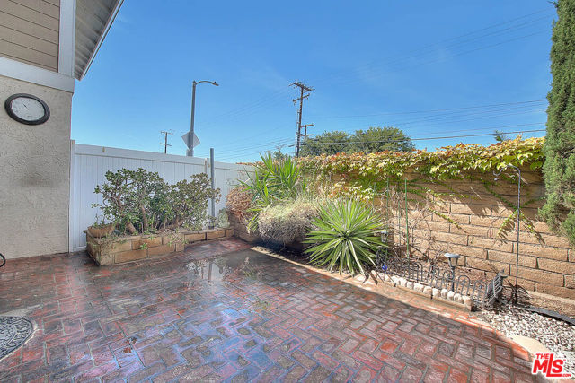 700 W Walnut Avenue, Orange CA: https://media.crmls.org/mediaz/340df22b-7ed9-411f-9145-f21138393c63.jpg