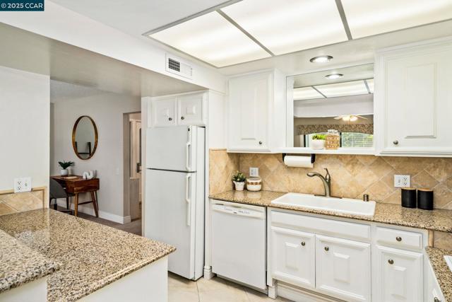 2817 Golden Rain Rd, Walnut Creek CA: https://media.crmls.org/mediaz/340e0344-2831-4ca5-92c2-e41384c8b119.jpg