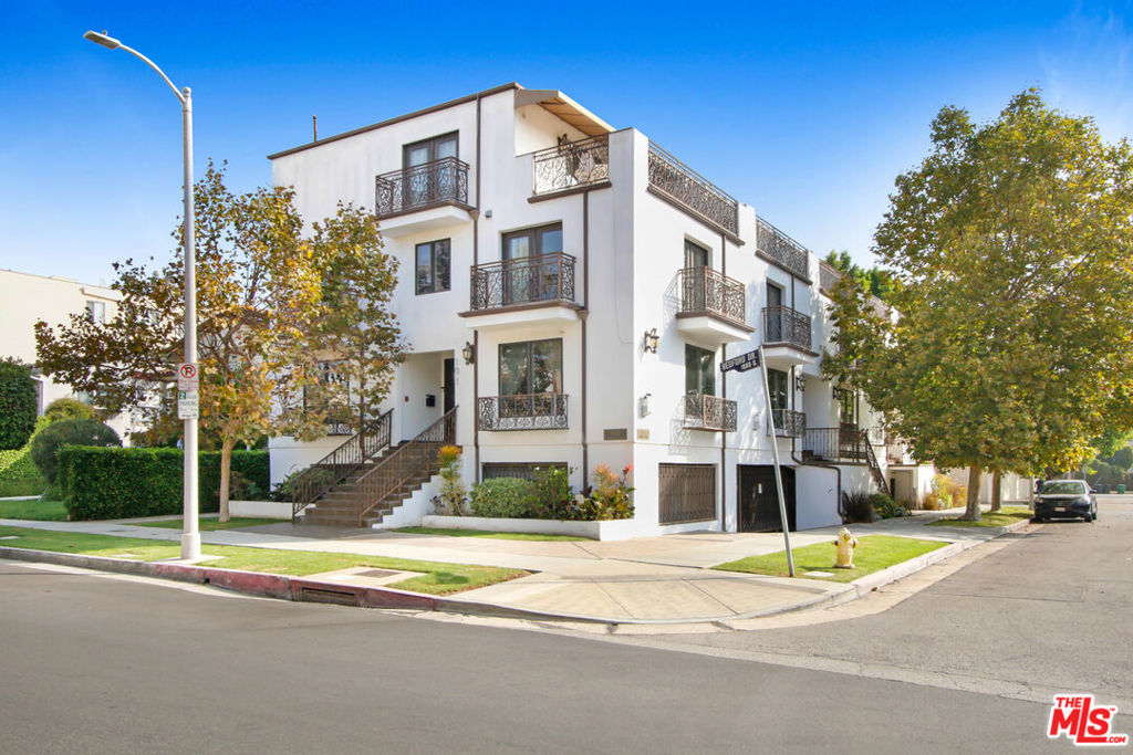 1096 S Bedford Drive #104