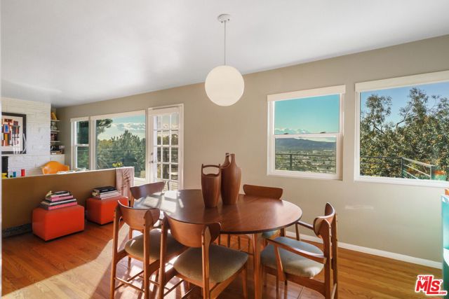 1313 Corona Drive, Glendale CA: https://media.crmls.org/mediaz/340ea100-92a0-4108-8581-c7ec24f7dfeb.jpg