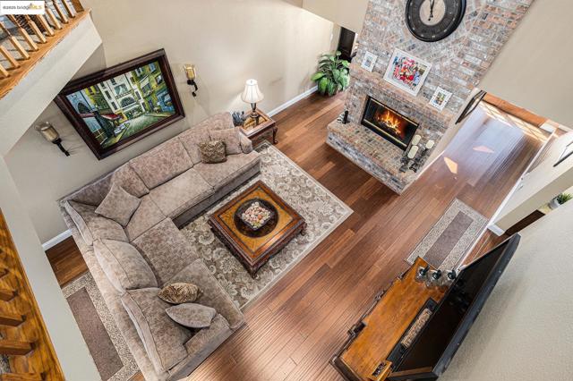 15 Madeira Ct, Oakley CA: https://media.crmls.org/mediaz/340f98c0-5ca8-44be-8d24-872469cd50d4.jpg