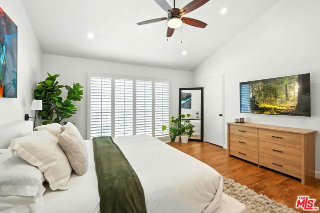 13012 Valleyheart Drive, Studio City CA: https://media.crmls.org/mediaz/34105605-3134-414d-84fe-c863dc672a1e.jpg