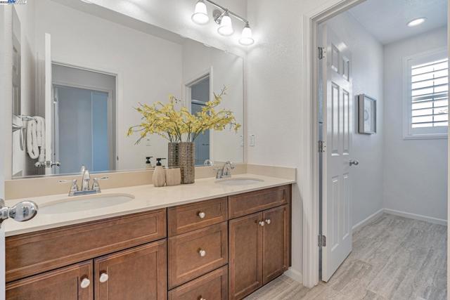 4005 Sarasta Bay Dr, Pittsburg CA: https://media.crmls.org/mediaz/341062c5-1bc7-4323-8501-542c0388afcf.jpg