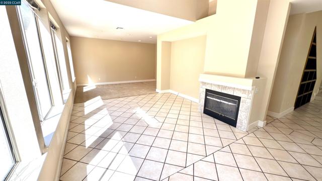 1135 Ranch Point Way, Antioch CA: https://media.crmls.org/mediaz/34111942-40ea-4270-92fd-355841178aac.jpg