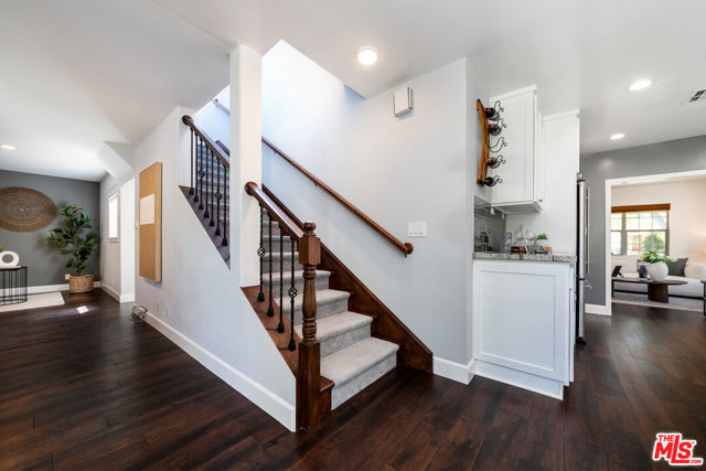 850 N Kenwood Street, Burbank CA: https://media.crmls.org/mediaz/34119e9a-14db-48d9-aed9-df2003d2a1b8.jpg