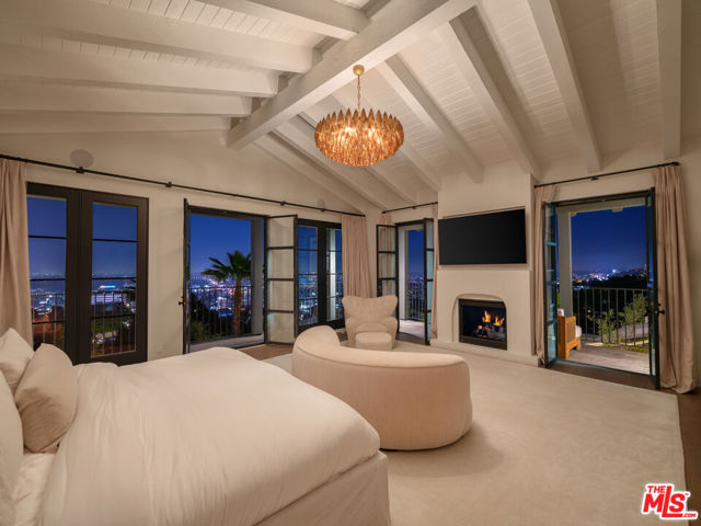 7100 La Presa Drive, Los Angeles CA: https://media.crmls.org/mediaz/3411f596-ff2b-477f-ab91-011c1d6f91e4.jpg