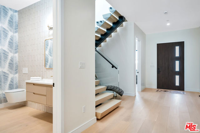 461 Chabela Drive, Manhattan Beach CA: https://media.crmls.org/mediaz/34124448-3cf4-41a4-88bb-e0045af5a3f7.jpg