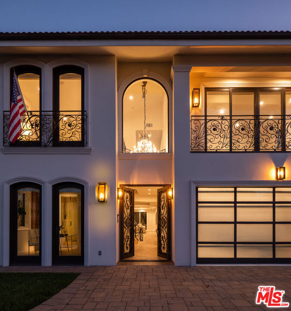1113 Amherst Avenue, Los Angeles CA: https://media.crmls.org/mediaz/3412610e-3556-49c9-b9da-5e29e16abd51.jpg