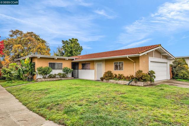 1246 Otis Dr, Alameda CA: https://media.crmls.org/mediaz/3412ccb1-dd20-4c19-803d-40577b4a087f.jpg