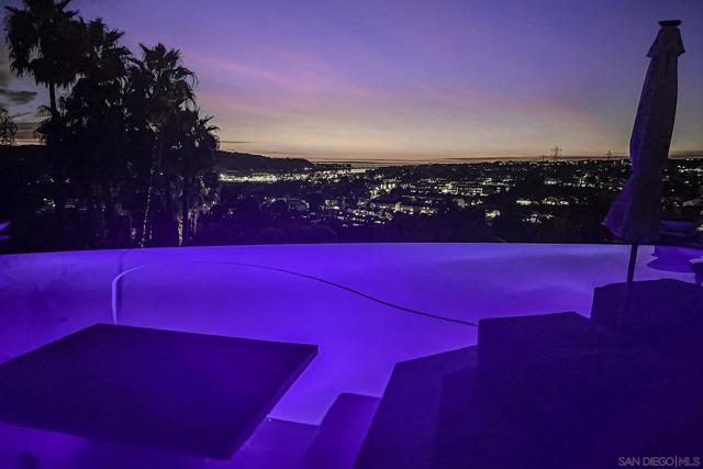 7335 El Fuerte St, Carlsbad CA: https://media.crmls.org/mediaz/34131c28-cd40-4bd7-99a3-9aa0f9dd00ca.jpg