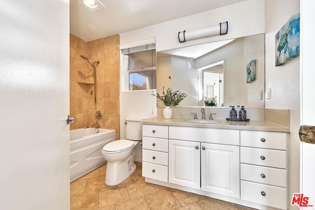 906 S Serrano Avenue, Los Angeles CA: https://media.crmls.org/mediaz/34135332-d37a-4ad6-8f7e-3e52e4e0e765.jpg
