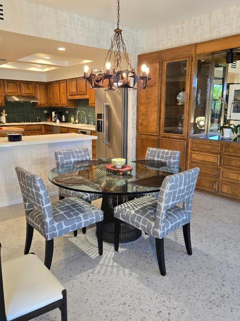 910 Island Drive, Rancho Mirage CA: https://media.crmls.org/mediaz/3413d369-5d23-4f4f-885f-ce8ef0b8f414.jpg