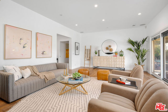 968 Kenfield Avenue, Los Angeles CA: https://media.crmls.org/mediaz/34146ab2-485c-4fbc-8726-974b750be409.jpg