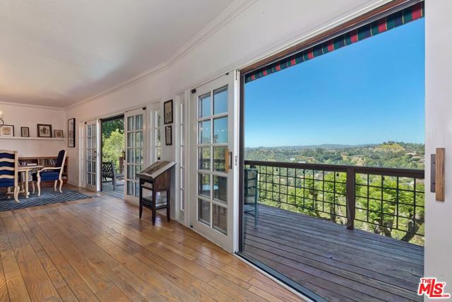 13490 Firth Drive, Beverly Hills CA: https://media.crmls.org/mediaz/3415b395-94ec-4bab-b61a-844839abc75a.jpg