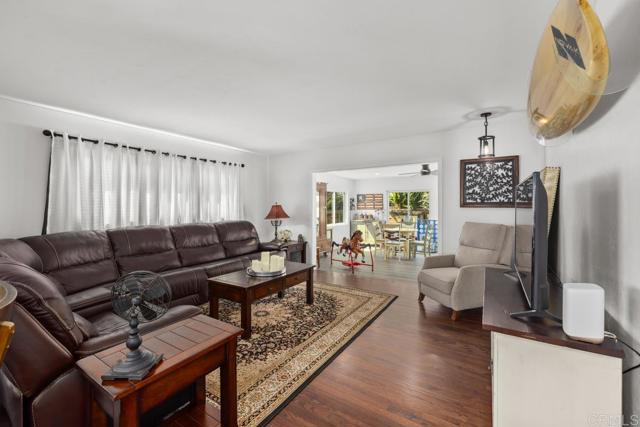 852 5th Street, Imperial Beach CA: https://media.crmls.org/mediaz/3415d7c6-4331-4206-8a4b-34c93f405541.jpg