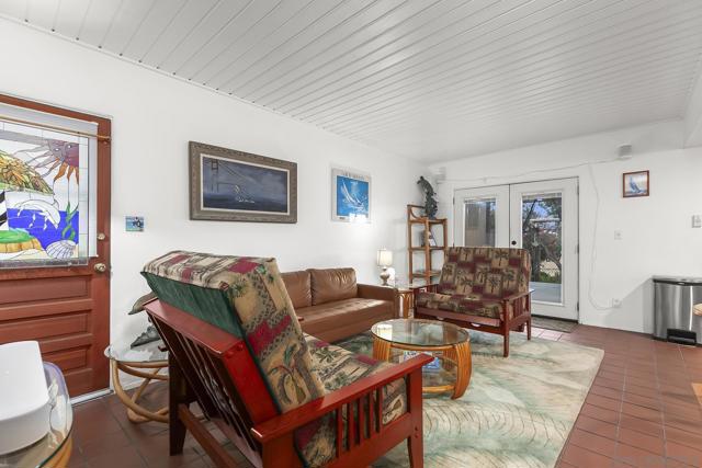 5038 40 W Point Loma Blvd, San Diego CA: https://media.crmls.org/mediaz/34162573-44b3-4bcc-8598-4d6606b563ab.jpg