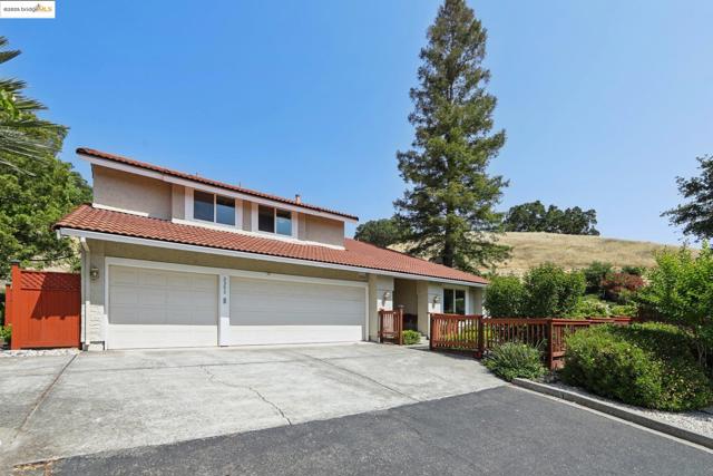 2353 Benham Ct, Walnut Creek CA: https://media.crmls.org/mediaz/34162b68-a2e8-46ef-857b-11e1e2ec0225.jpg