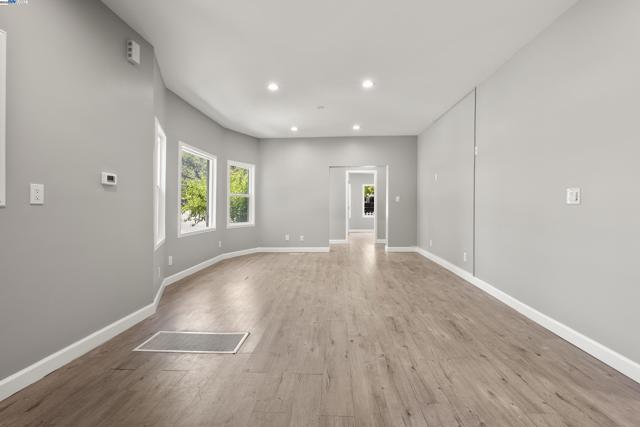 193 W Macarthur Blvd, Oakland CA: https://media.crmls.org/mediaz/34164f9a-f1bf-4ae4-a6e7-33bf581a9ea9.jpg