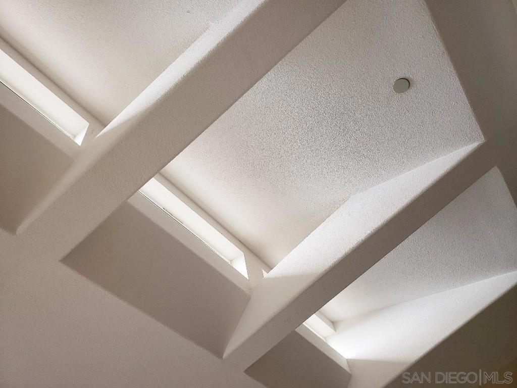 https://media.crmls.org/mediaz/3416627c-8881-4b26-9a3c-ffa467e45513.jpg?preset=X-Large