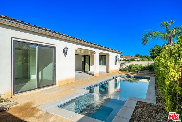 57660 Cherrywood Place, La Quinta CA: https://media.crmls.org/mediaz/341830f2-1d5b-4d99-8473-1bfae7762c62.jpg