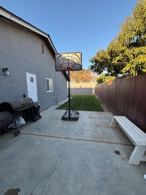 418 Calaveras Way, Greenfield CA: https://media.crmls.org/mediaz/34183699-78fd-45b4-ac36-2a5406a6b008.jpg