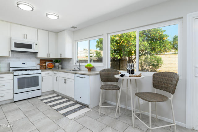 Detail Gallery Image 12 of 26 For 6227 Calle Bodega, Camarillo,  CA 93012 - 3 Beds | 2 Baths