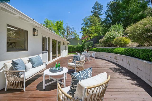 3231 Camino Colorados, Lafayette CA: https://media.crmls.org/mediaz/3419df74-0922-41ff-9f42-13dd989df347.jpg