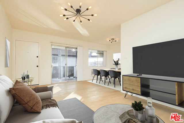 204 N Manhattan Place, Los Angeles CA: https://media.crmls.org/mediaz/341a28fd-d2cb-4fc2-856c-547b06ea80de.jpg