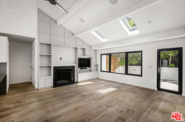 2425 Rinconia Drive, Los Angeles CA: https://media.crmls.org/mediaz/341a2abc-f2de-4602-8d0a-531306457bb9.jpg