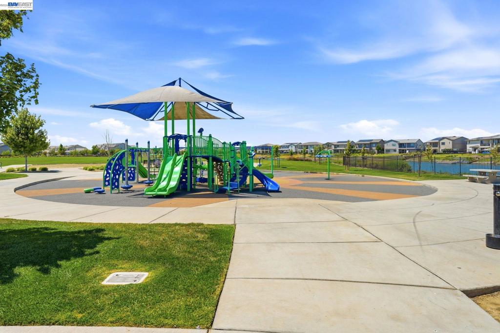 https://media.crmls.org/mediaz/341a4cae-87f7-401a-afb1-3e5536fb3fd1.jpg?preset=X-Large