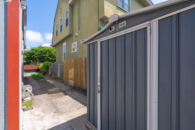 1706 Fairview St, Berkeley CA: https://media.crmls.org/mediaz/341ae0ea-8482-4383-badb-3fb3f65bed66.jpg