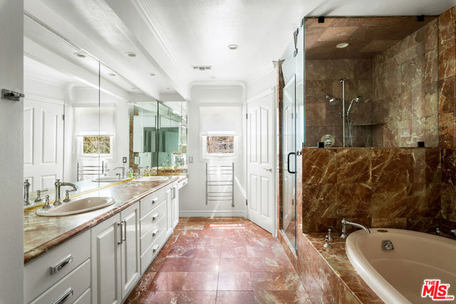 502 Smithwood Drive, Beverly Hills CA: https://media.crmls.org/mediaz/341b8036-8084-4195-b808-3ab9224be147.jpg