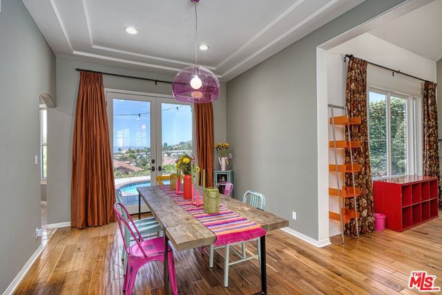 3458 Malaga Court, Calabasas CA: https://media.crmls.org/mediaz/341b96f3-dbd6-4aa9-ac39-8b914c1c9763.jpg