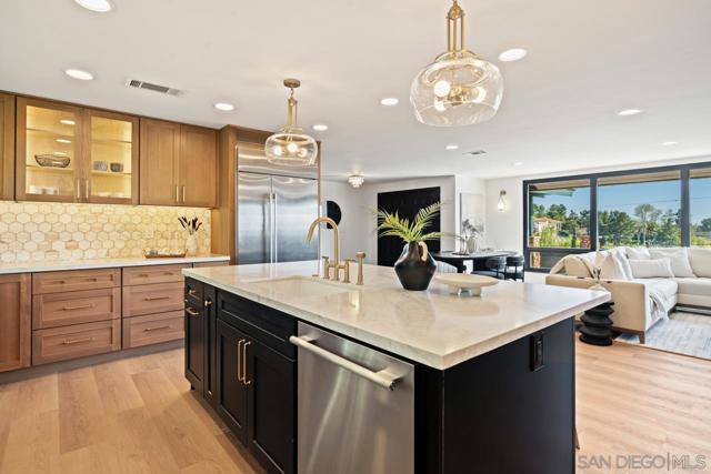 4911 Beaumont Dr, La Mesa CA: https://media.crmls.org/mediaz/341cd5ee-d554-40d7-ade3-e72091143831.jpg