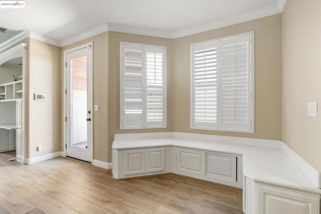 877 Boone Dr, Brentwood CA: https://media.crmls.org/mediaz/341cf677-28c9-4154-b1a8-63badc0556d6.jpg
