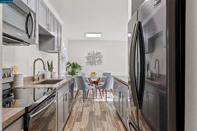 590 El Dorado Ave, Oakland CA: https://media.crmls.org/mediaz/341d1d3e-437c-45cf-b012-ba62b4a91e43.jpg