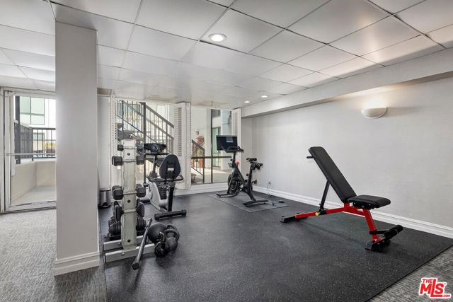 906 N Doheny Drive, West Hollywood CA: https://media.crmls.org/mediaz/341ddbe0-312d-440e-bf3f-d997f92c0d3d.jpg