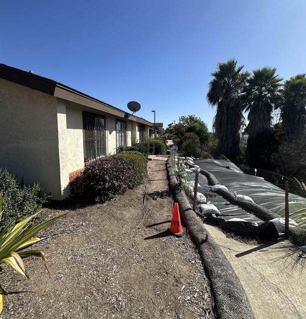 Detail Gallery Image 14 of 15 For 462 Bluffview Rd, Spring Valley,  CA 91977 - 3 Beds | 2 Baths