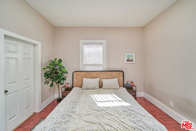 1224 Dewey Avenue, Los Angeles CA: https://media.crmls.org/mediaz/341eba39-aee6-4815-b4ad-775d7c01b7ed.jpg
