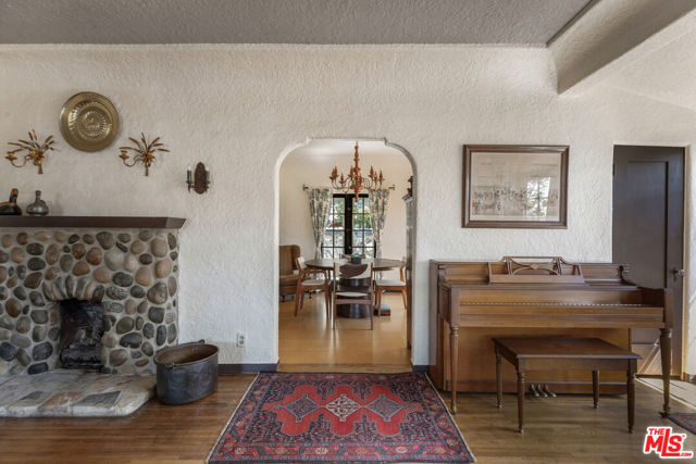 3526 Griffin Avenue, Los Angeles CA: https://media.crmls.org/mediaz/341ef480-197f-4364-a411-aa4430de3d00.jpg