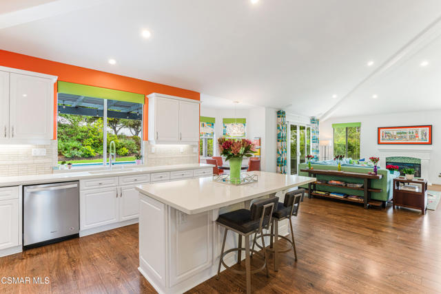 775 Parmenter Avenue, Thousand Oaks CA: https://media.crmls.org/mediaz/341f03fc-52d3-441e-977b-86ef46b87ca1.jpg
