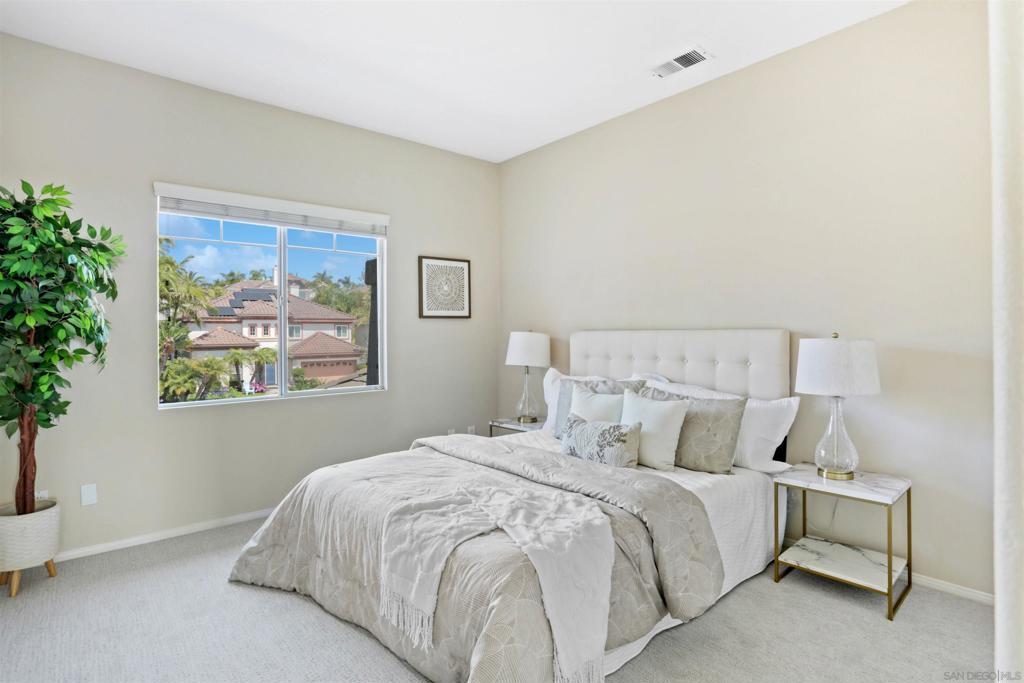 MLS #250032251SD img 15