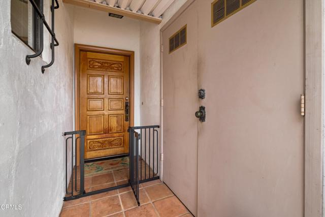 521 E Anapamu Street, Santa Barbara CA: https://media.crmls.org/mediaz/341fabff-a0e0-4bc1-b737-d7f90f39abb6.jpg