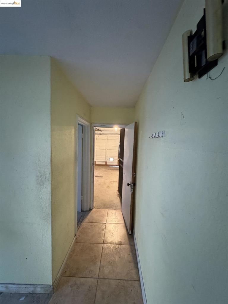 https://media.crmls.org/mediaz/341ff4f6-58f1-430f-9efc-1aab5721a5fe.jpg?preset=X-Large