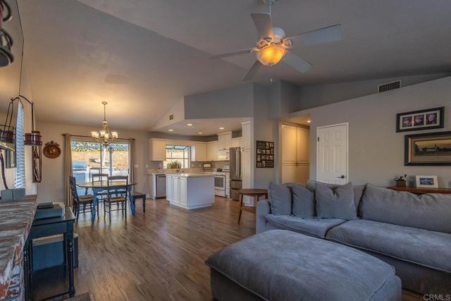 Detail Gallery Image 10 of 38 For 823 Viking Ln, San Marcos,  CA 92069 - 3 Beds | 2 Baths