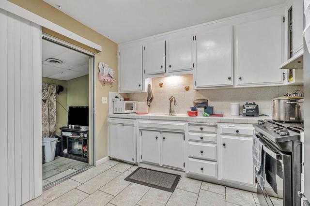 2210 San Blas Court, Modesto CA: https://media.crmls.org/mediaz/34201e0f-8587-467b-b03a-f02018c2aead.jpg