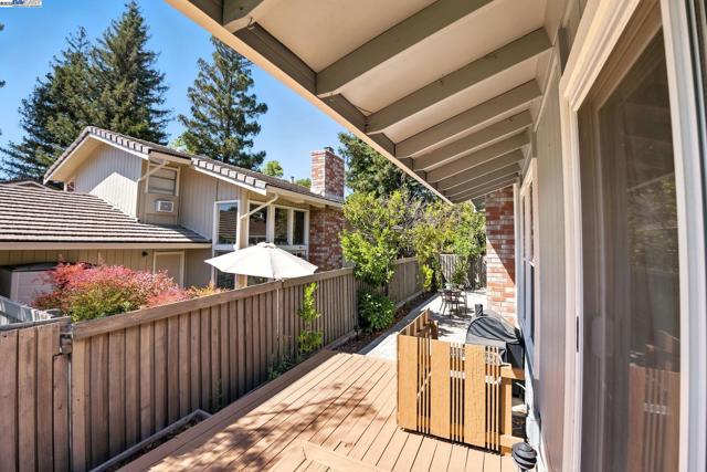 102 Rolling Green Cir, Pleasant Hill CA: https://media.crmls.org/mediaz/3420738f-e58a-427d-b788-f714cd71b8e9.jpg